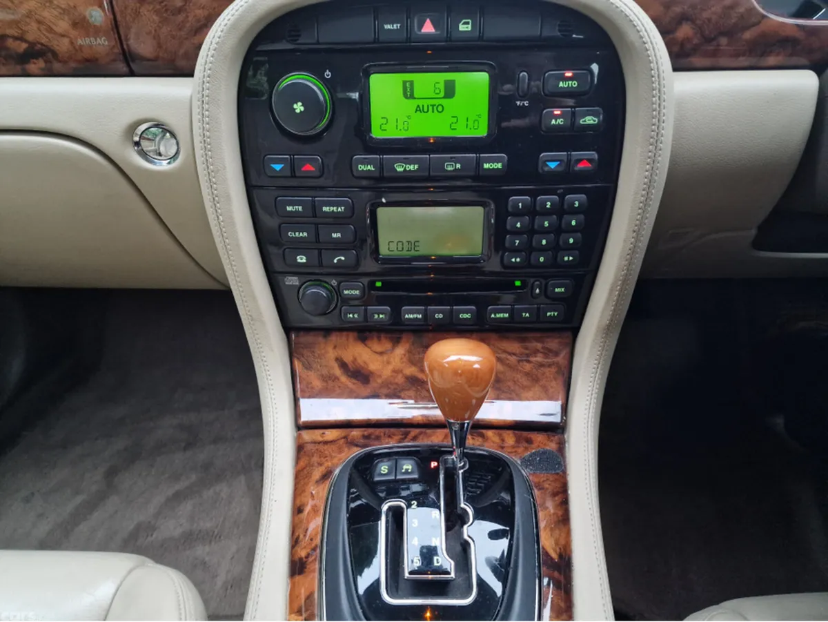 Jaguar XJ Saloon, Petrol, 2006, Black