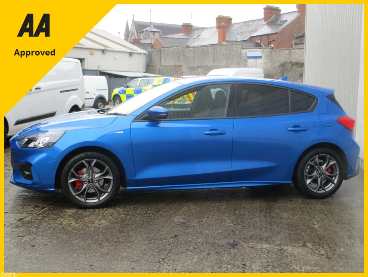 Ford Focus Hatchback, Petrol, 2022, Blue