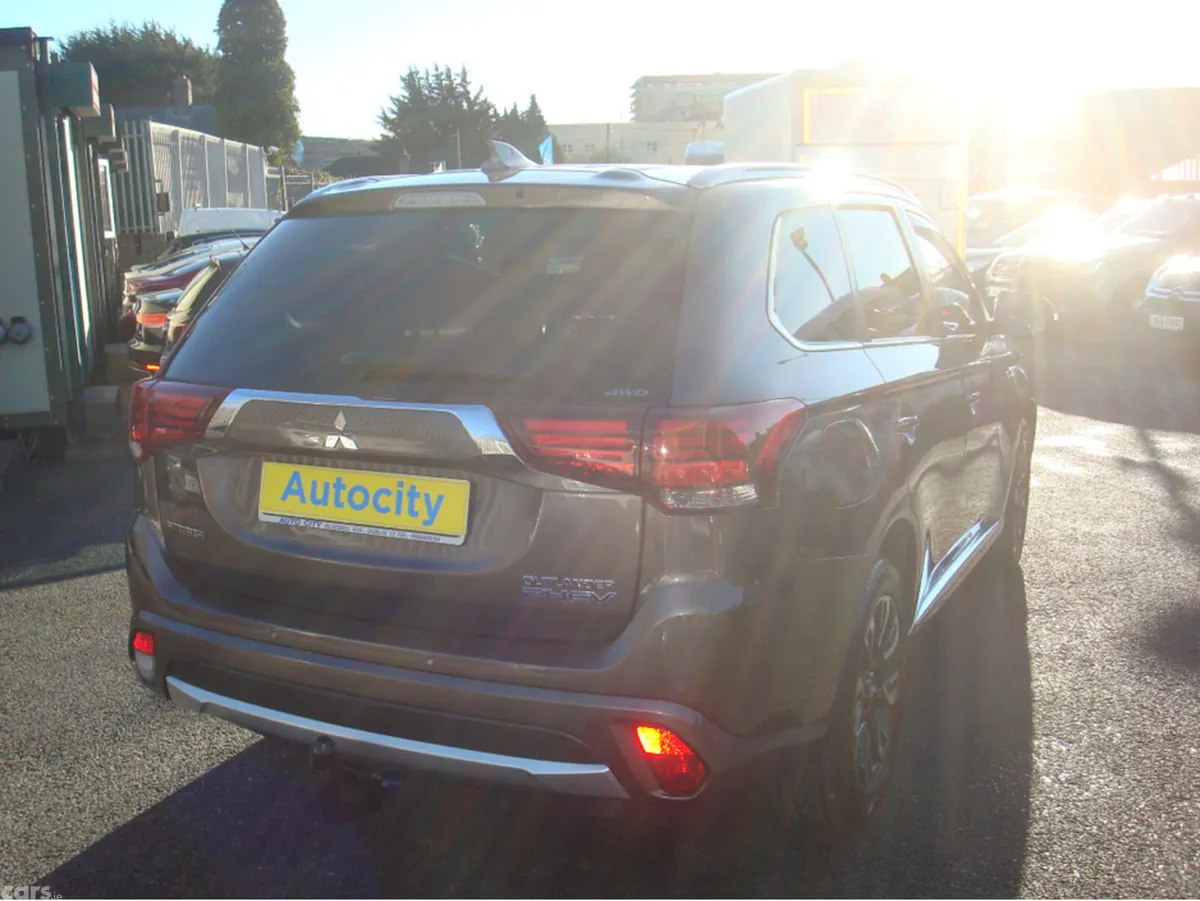 Mitsubishi Outlander Estate, Petrol Plug-in Hybrid, 2016, Brown