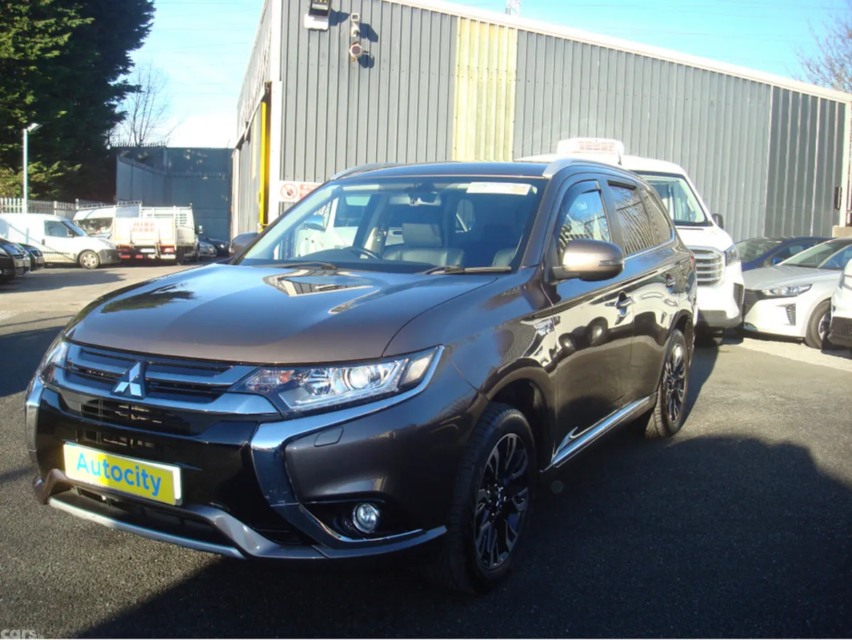 Mitsubishi Outlander Estate, Petrol Plug-in Hybrid, 2016, Brown