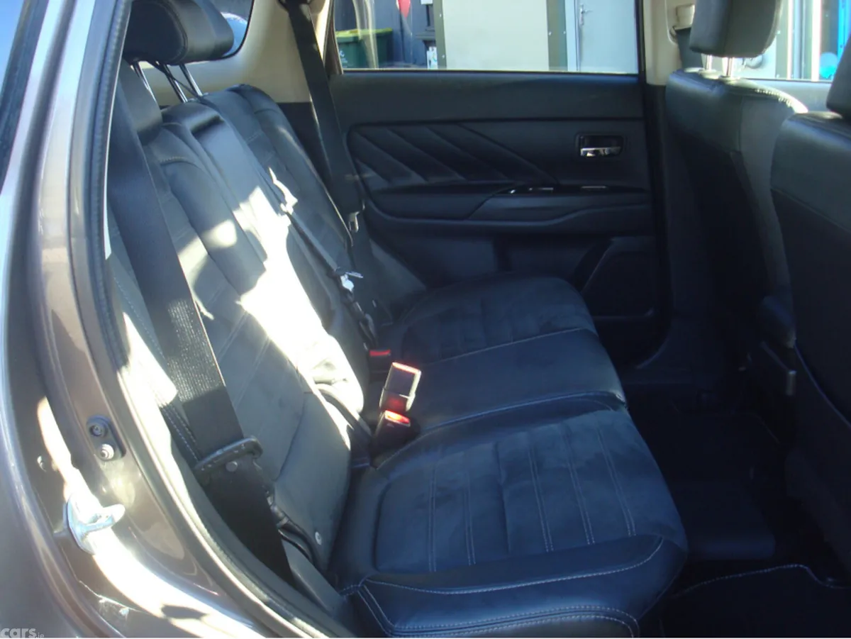 Mitsubishi Outlander Estate, Petrol Plug-in Hybrid, 2016, Brown