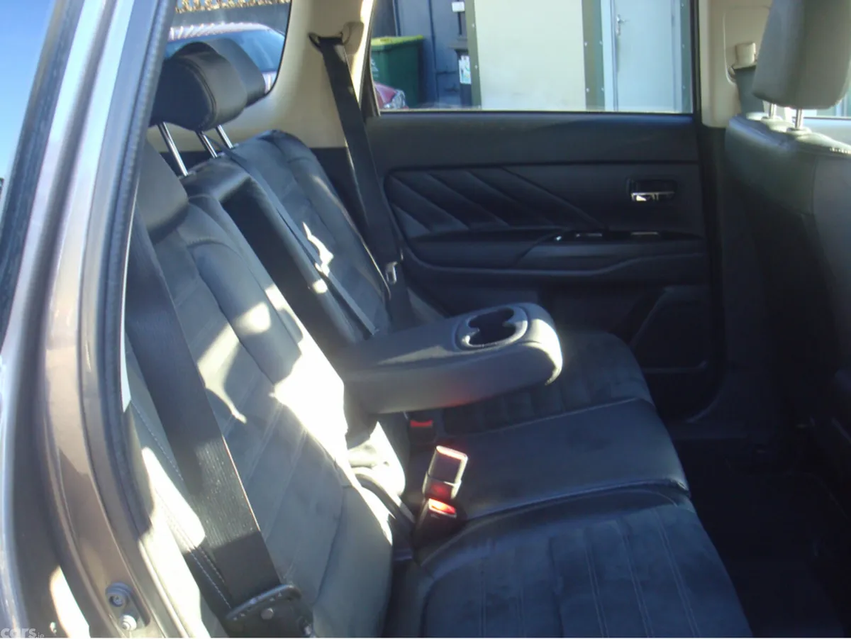 Mitsubishi Outlander Estate, Petrol Plug-in Hybrid, 2016, Brown