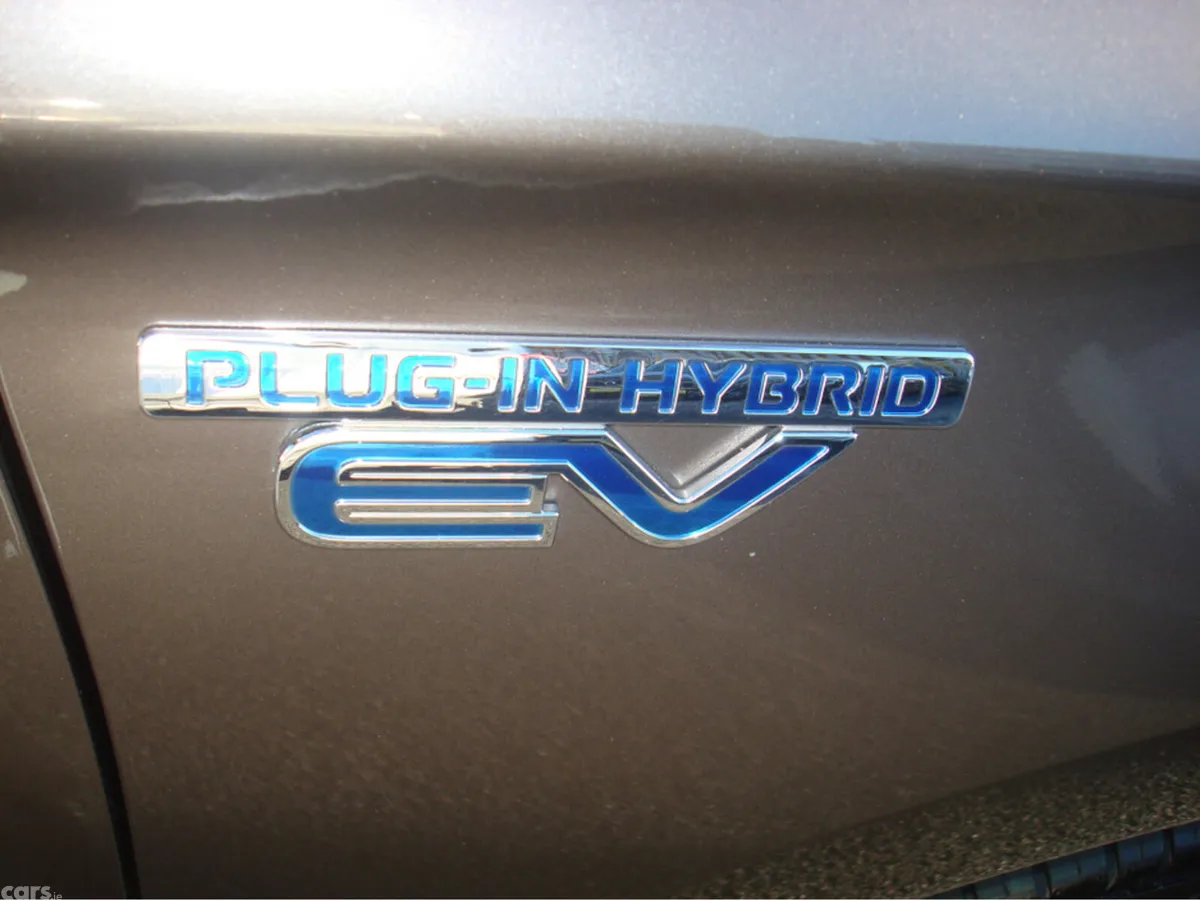 Mitsubishi Outlander Estate, Petrol Plug-in Hybrid, 2016, Brown