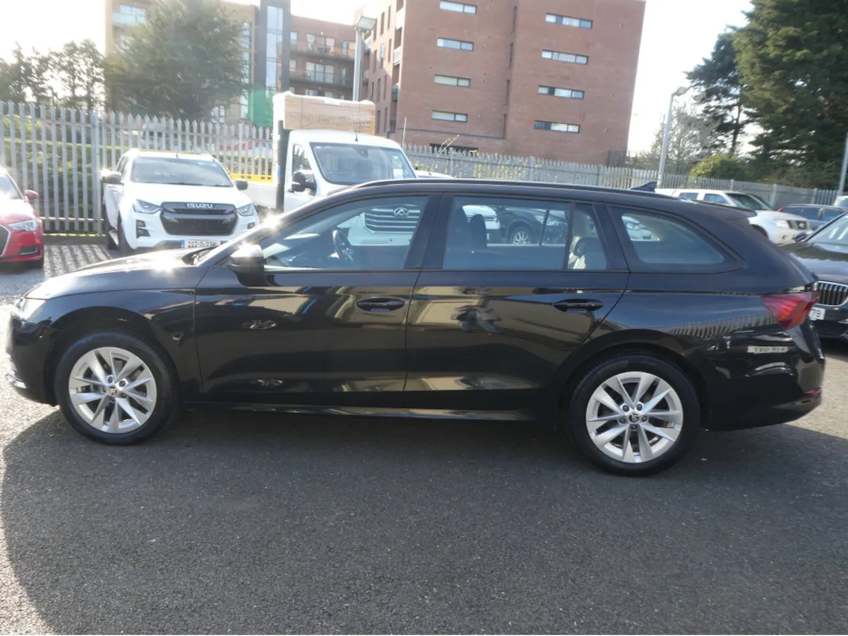 Skoda Octavia Estate, Diesel, 2022, Black