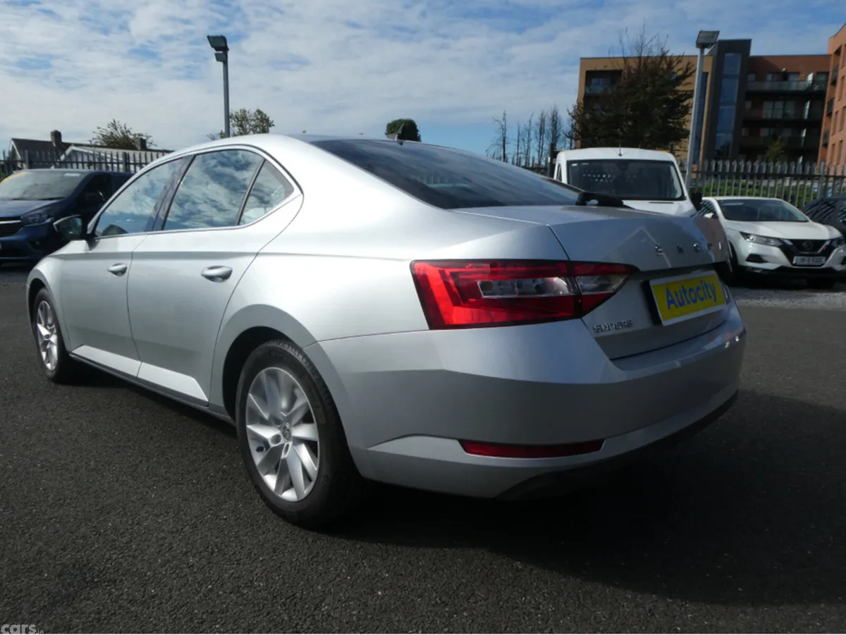 Skoda Superb Hatchback, Diesel, 2022, Grey