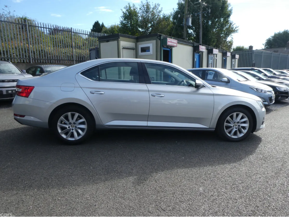 Skoda Superb Hatchback, Diesel, 2022, Grey