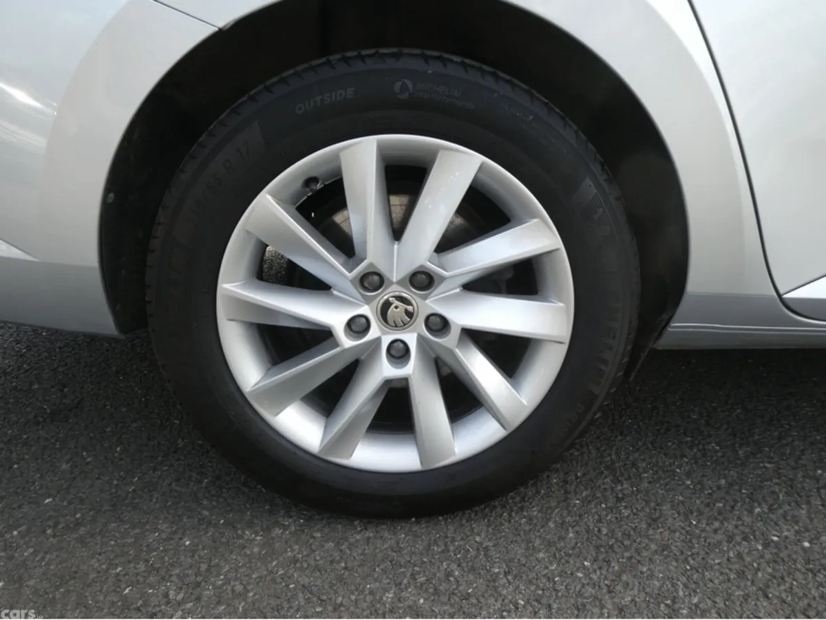 Skoda Superb Hatchback, Diesel, 2022, Grey