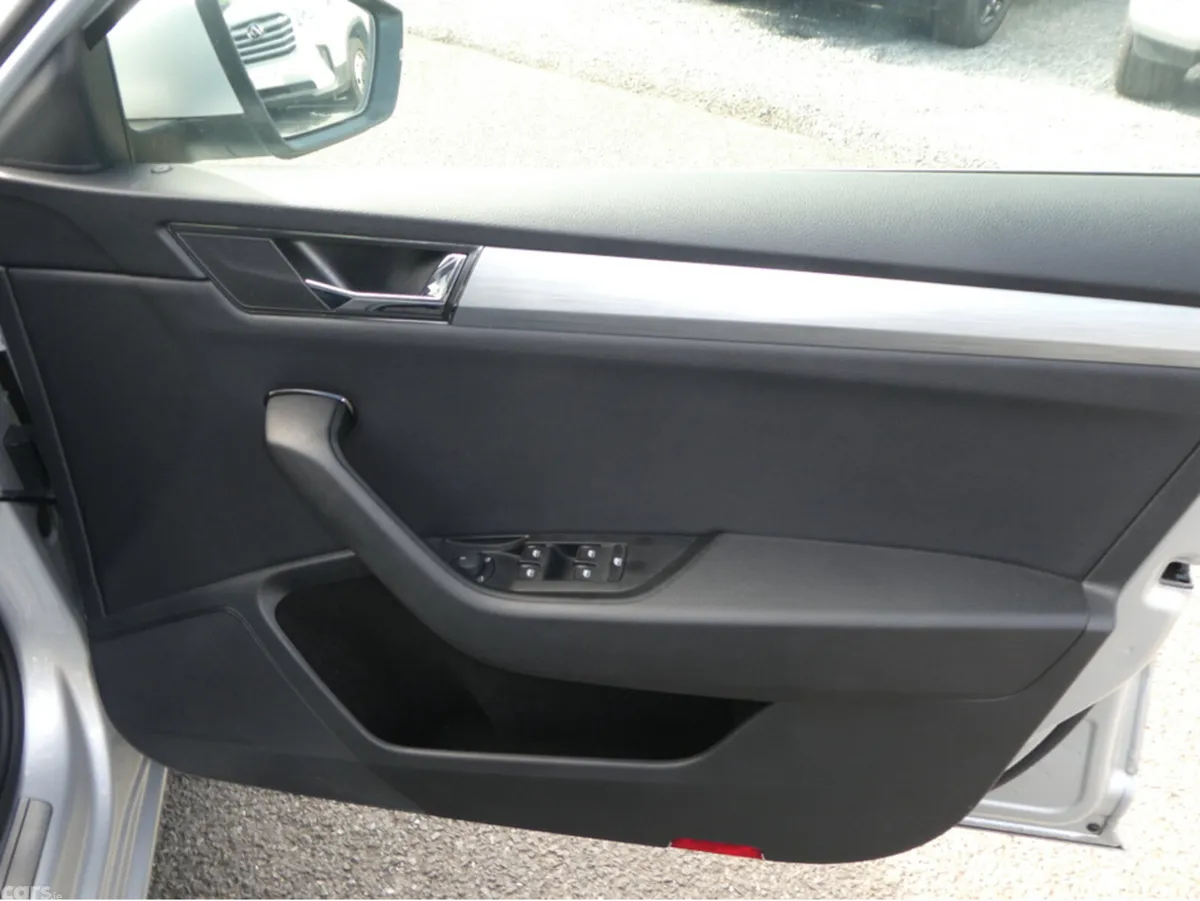 Skoda Superb Hatchback, Diesel, 2022, Grey
