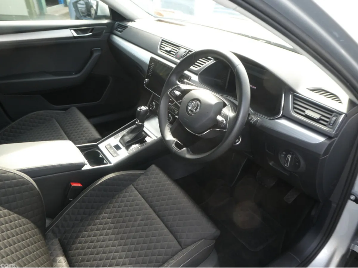Skoda Superb Hatchback, Diesel, 2022, Grey