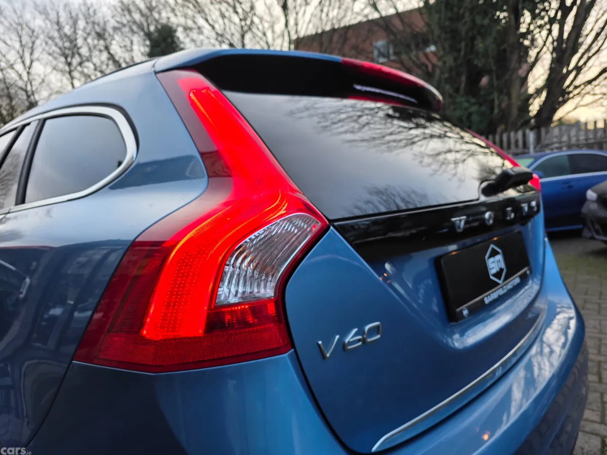 Volvo V60 Estate, Diesel Plug-in Hybrid, 2017, Blue
