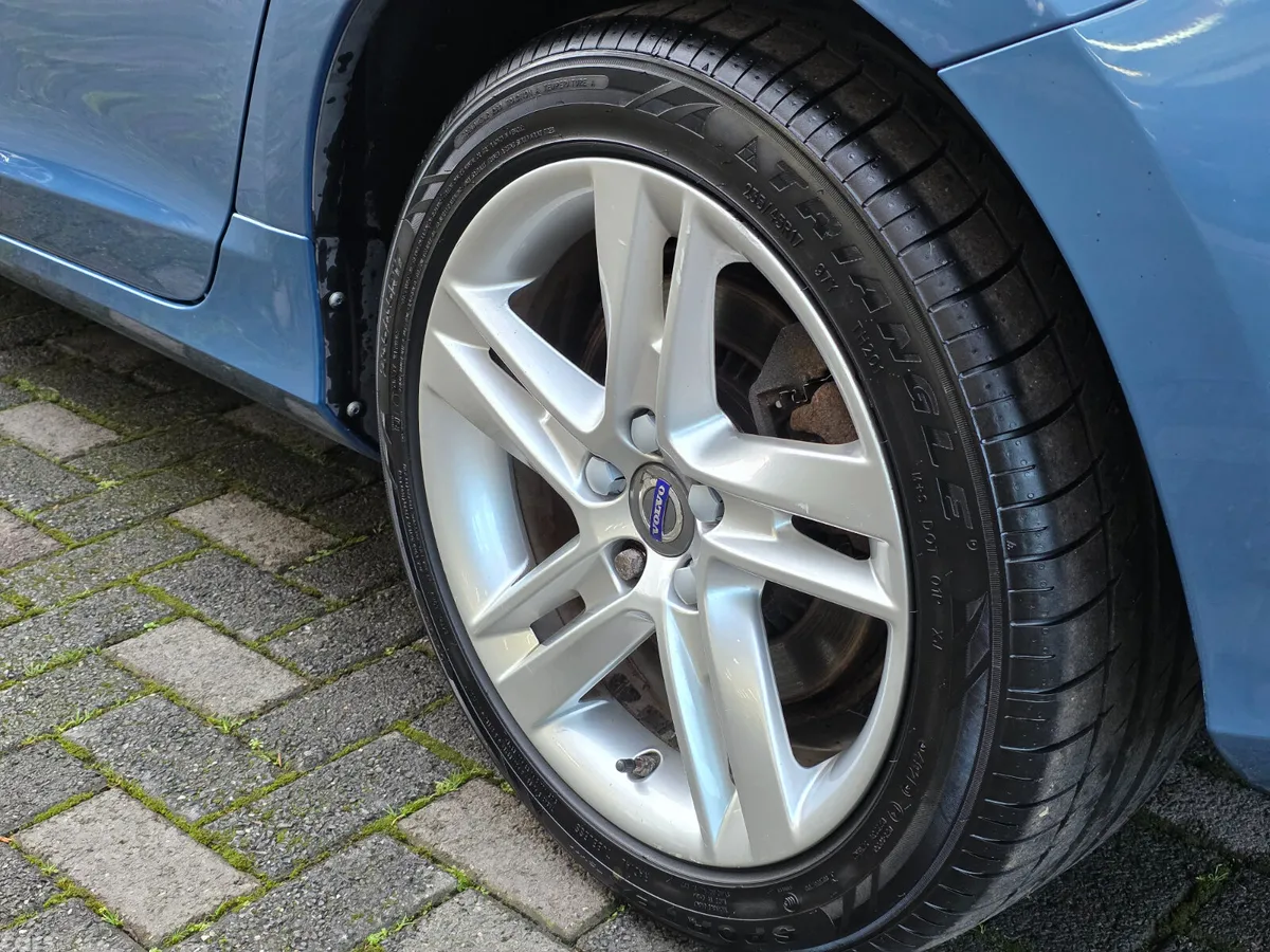 Volvo V60 Estate, Diesel Plug-in Hybrid, 2017, Blue