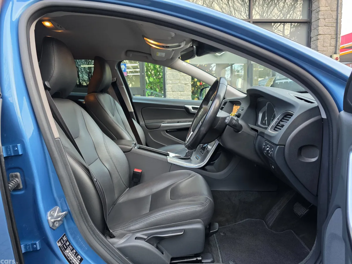Volvo V60 Estate, Diesel Plug-in Hybrid, 2017, Blue