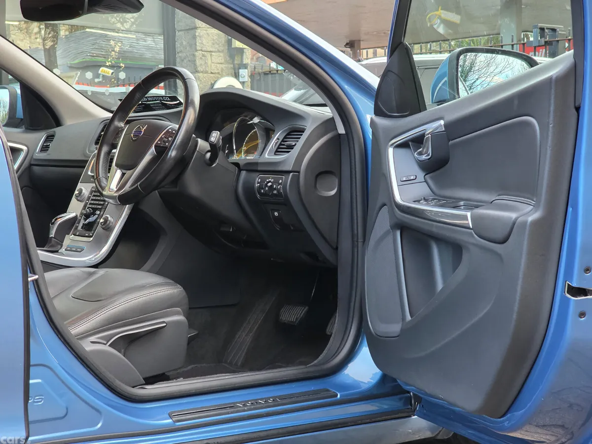 Volvo V60 Estate, Diesel Plug-in Hybrid, 2017, Blue