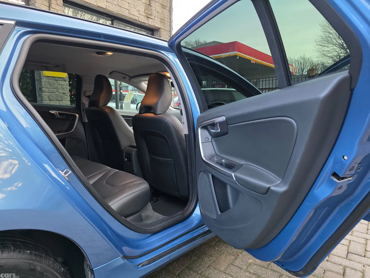Volvo V60 Estate, Diesel Plug-in Hybrid, 2017, Blue