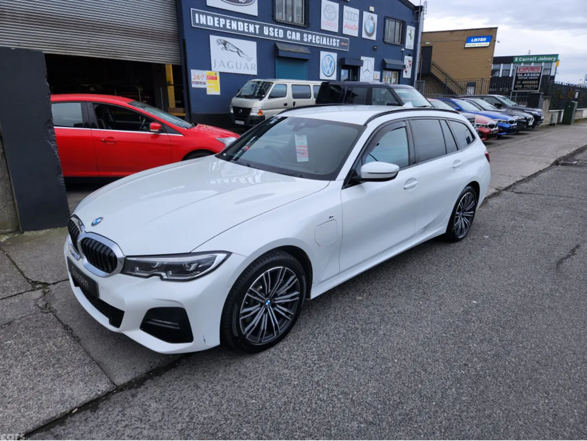 BMW 3-Series Estate, Petrol Plug-in Hybrid, 2021, White
