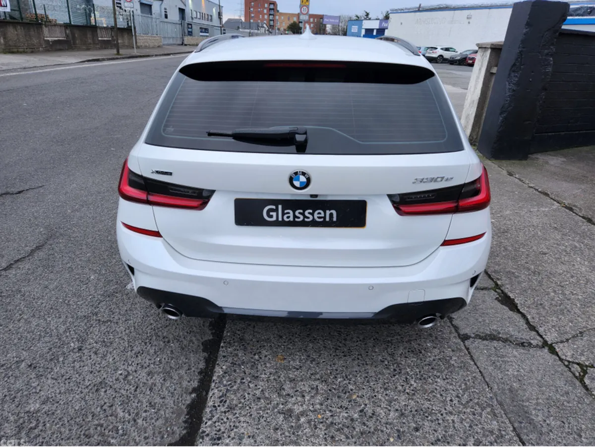BMW 3-Series Estate, Petrol Plug-in Hybrid, 2021, White
