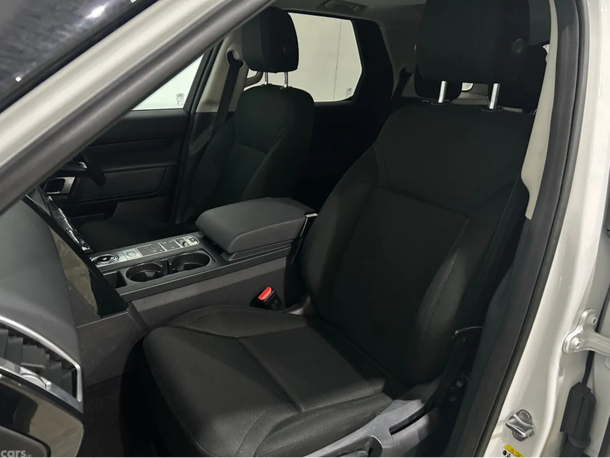 Land Rover Discovery Estate, Diesel, 2017, White