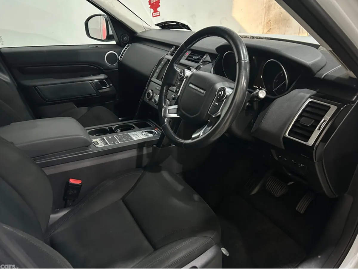 Land Rover Discovery Estate, Diesel, 2017, White