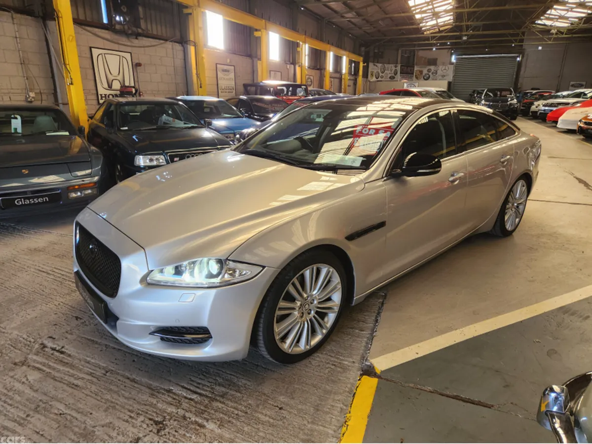 Jaguar XJ Saloon, Petrol, 2011, Silver