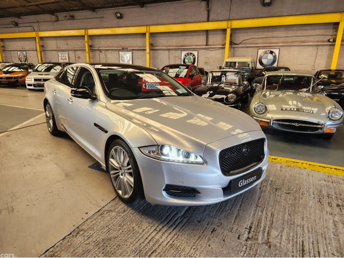 Jaguar XJ Saloon, Petrol, 2011, Silver
