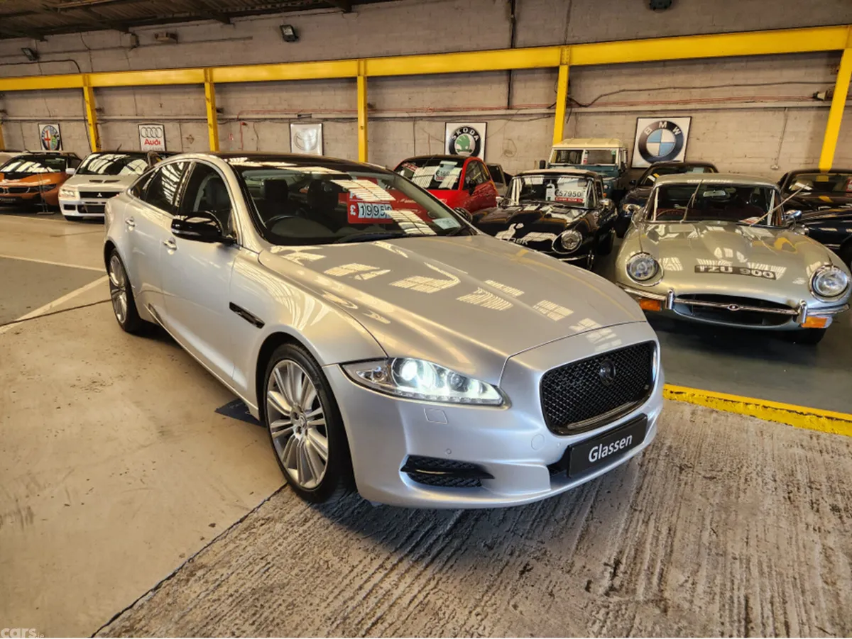 Jaguar XJ Saloon, Petrol, 2011, Silver