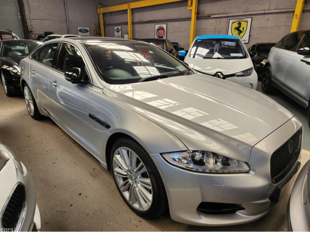 Jaguar XJ Saloon, Petrol, 2011, Silver