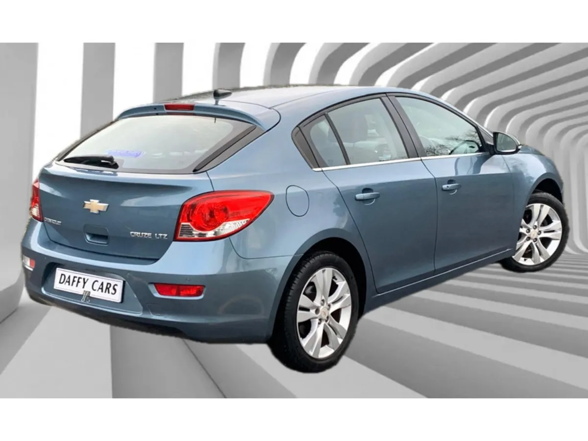 Chevrolet Cruze Hatchback, Petrol, 2014, Blue