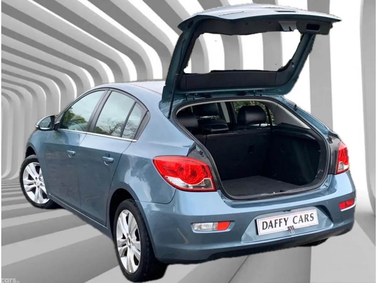 Chevrolet Cruze Hatchback, Petrol, 2014, Blue