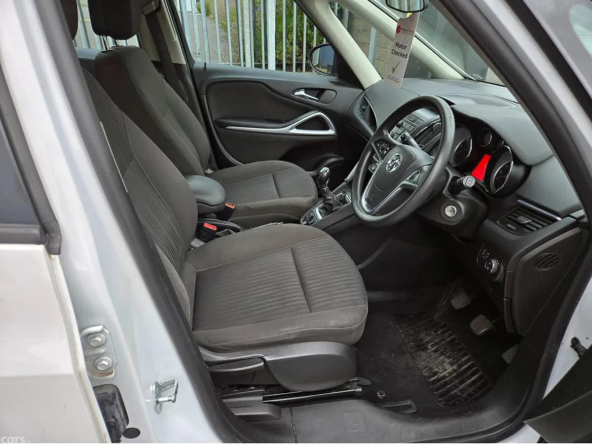 Vauxhall Zafira MPV, Diesel, 2015, White
