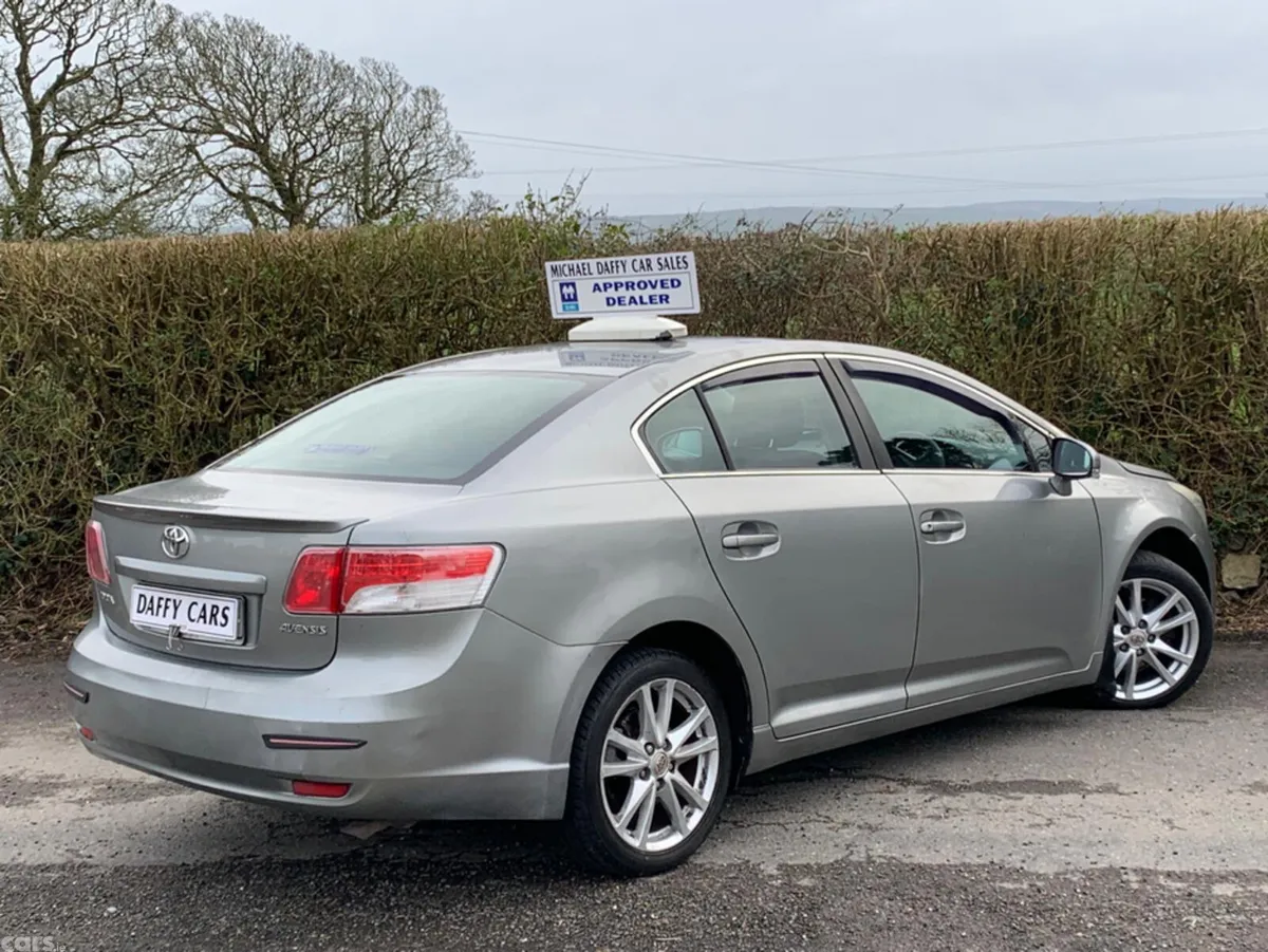 Toyota Avensis Saloon, Diesel, 2011, Grey