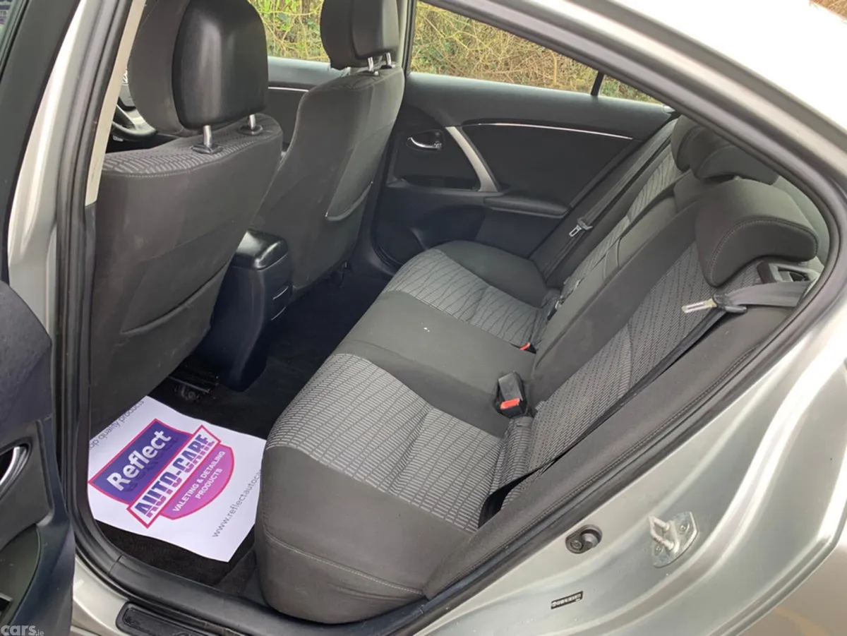 Toyota Avensis Saloon, Diesel, 2011, Grey