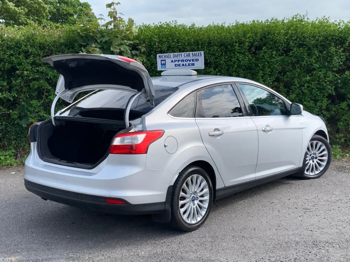 Ford Focus Saloon, Diesel, 2011, Silver