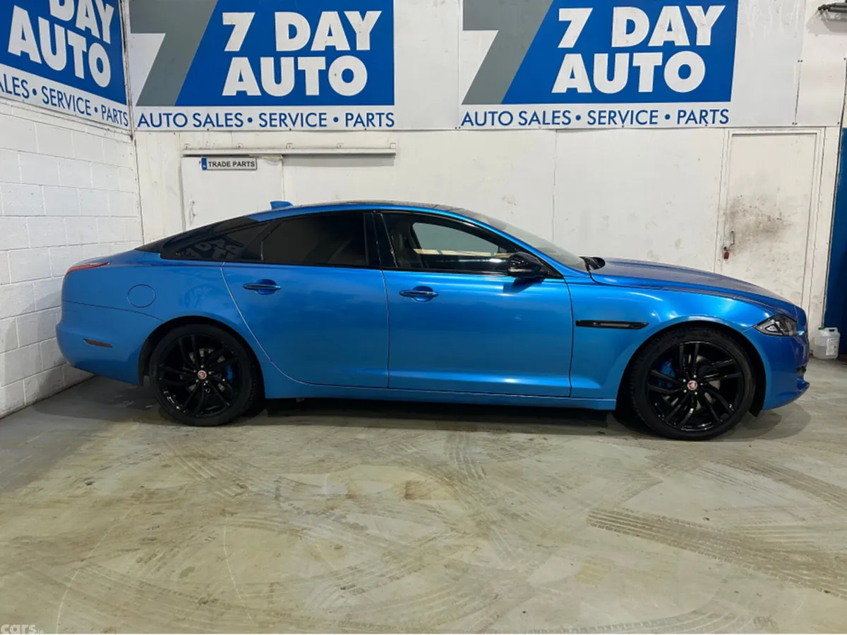 Jaguar XJ Saloon, Diesel, 2016, Blue
