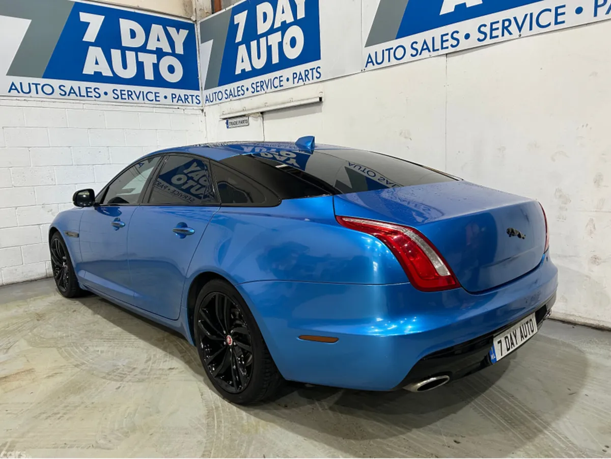 Jaguar XJ Saloon, Diesel, 2016, Blue