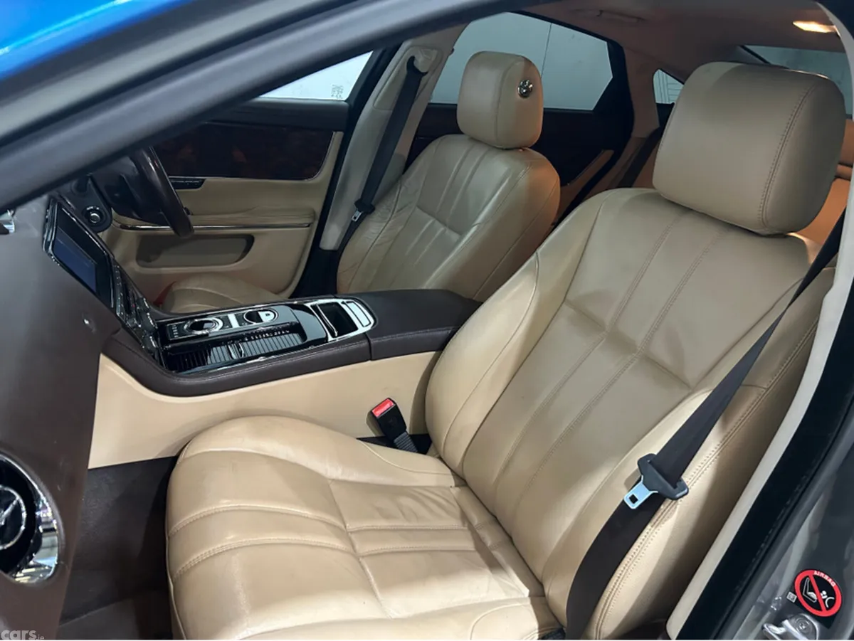 Jaguar XJ Saloon, Diesel, 2016, Blue