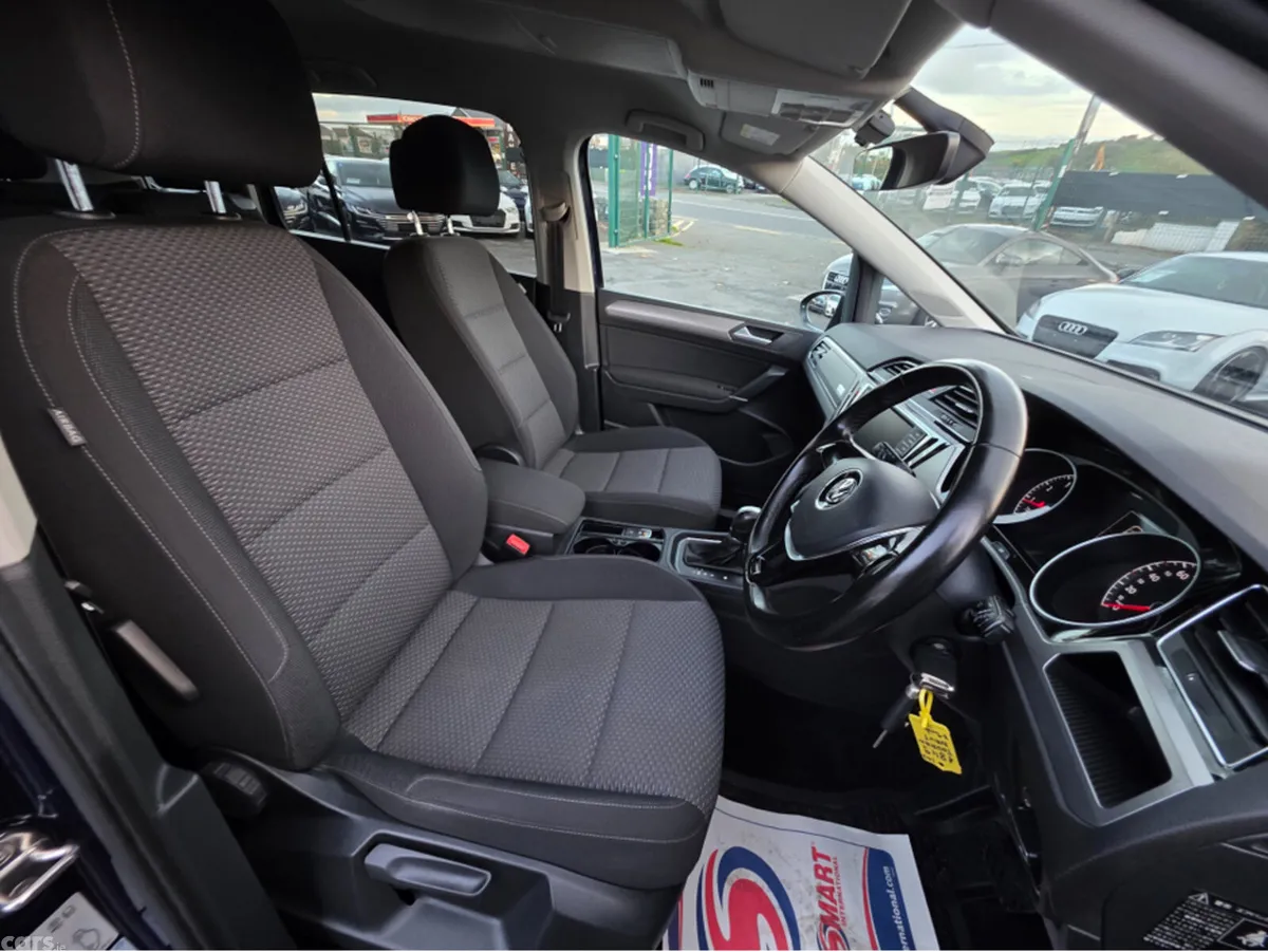 Volkswagen Touran MPV, Petrol, 2016, Blue