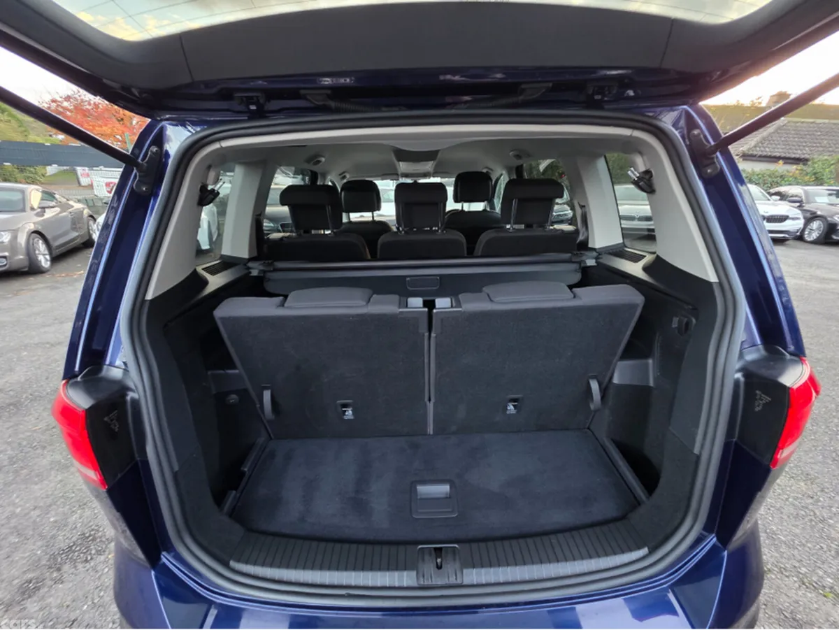 Volkswagen Touran MPV, Petrol, 2016, Blue
