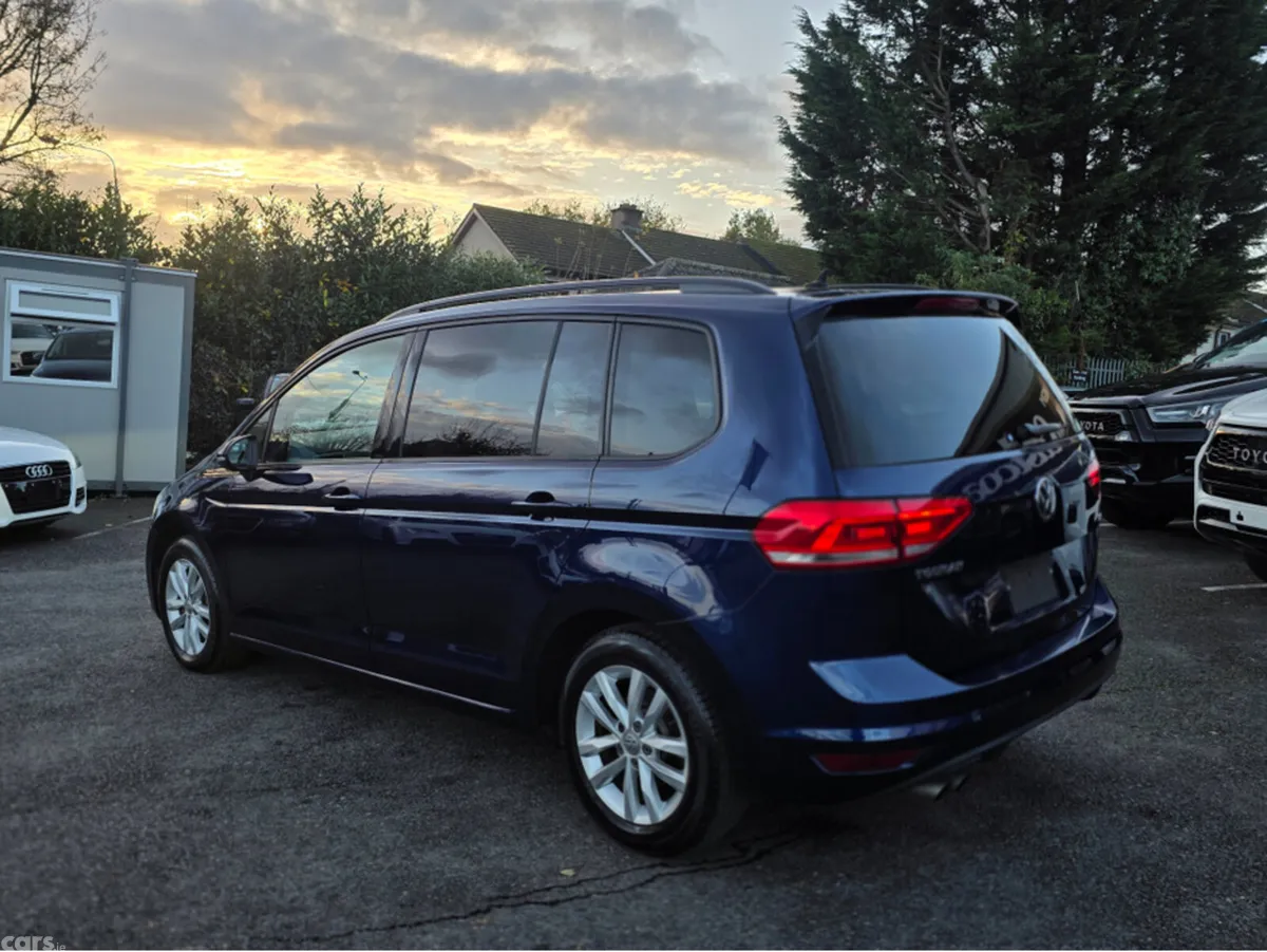 Volkswagen Touran MPV, Petrol, 2016, Blue