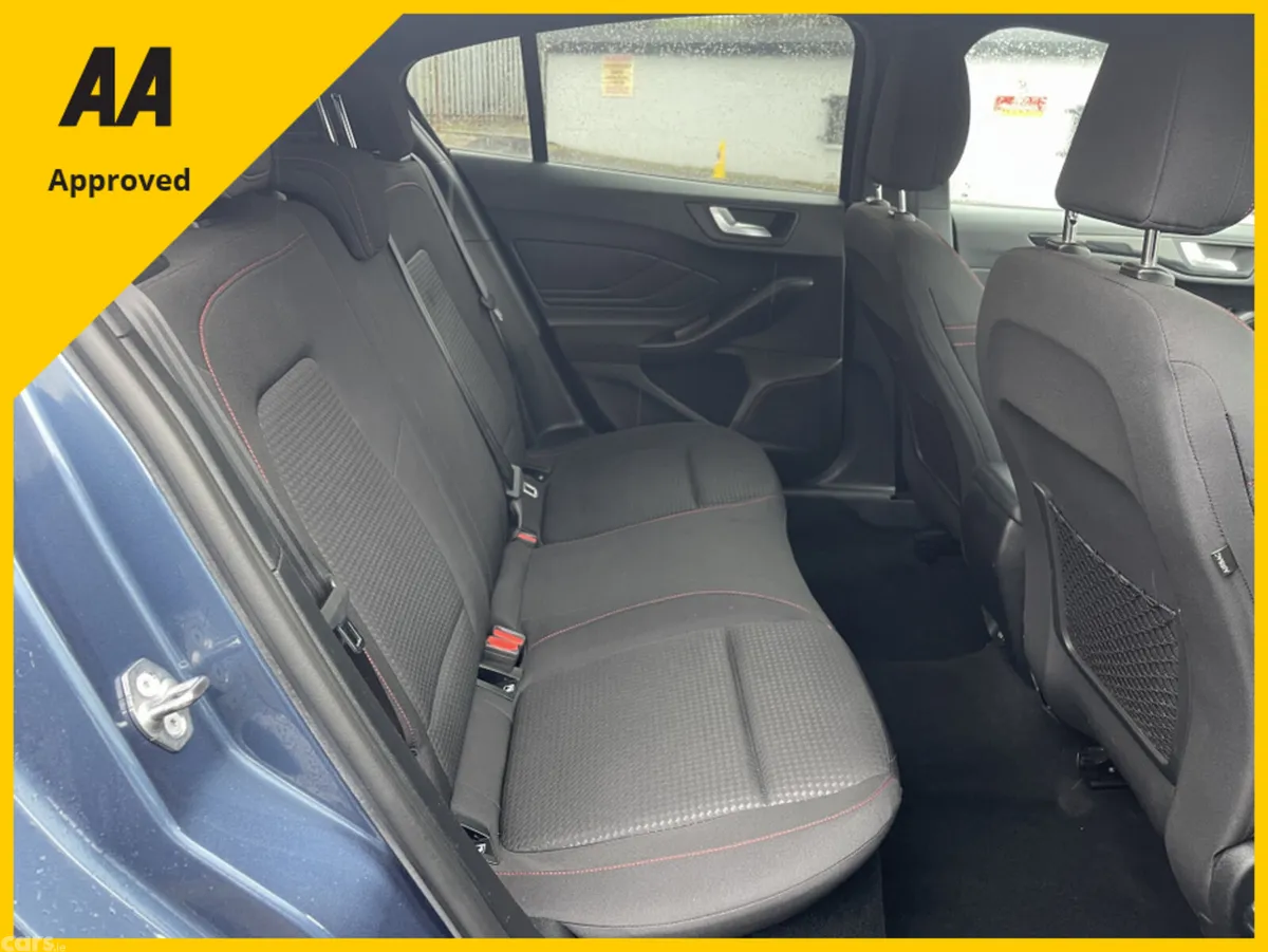 Ford Focus Hatchback, Petrol, 2021, Blue