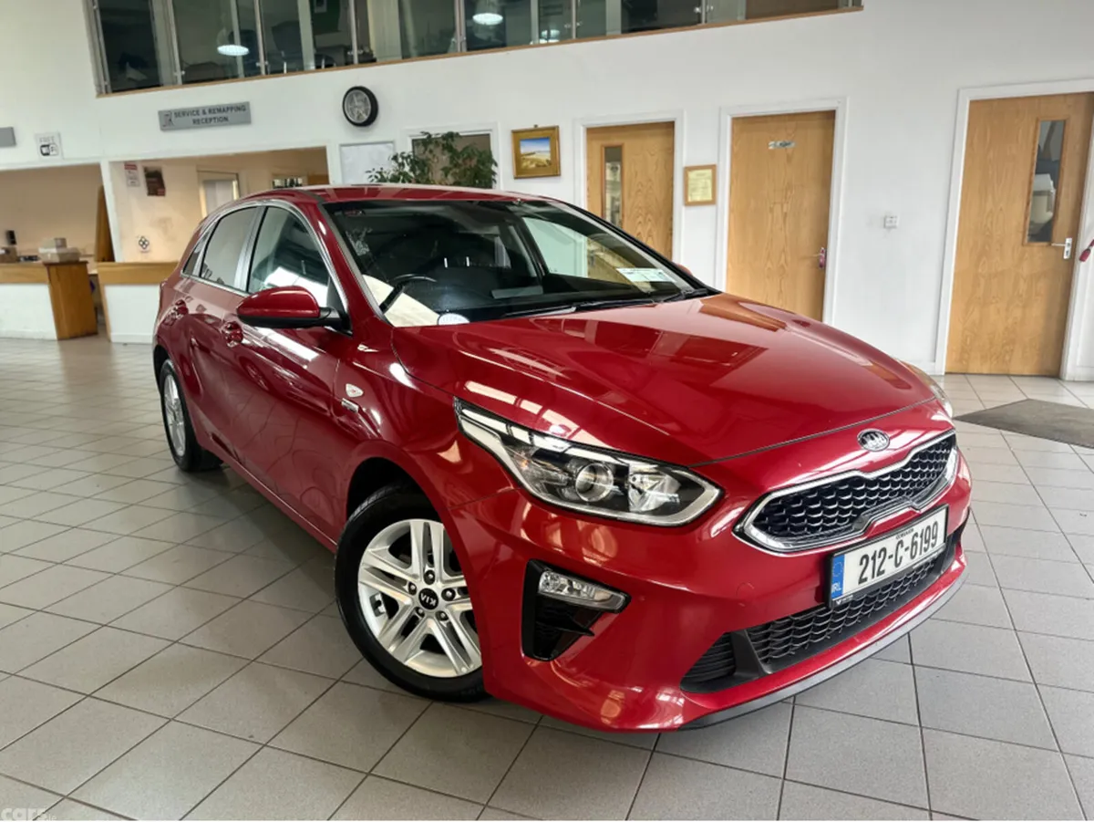 Kia Ceed Hatchback, Petrol, 2021, Red