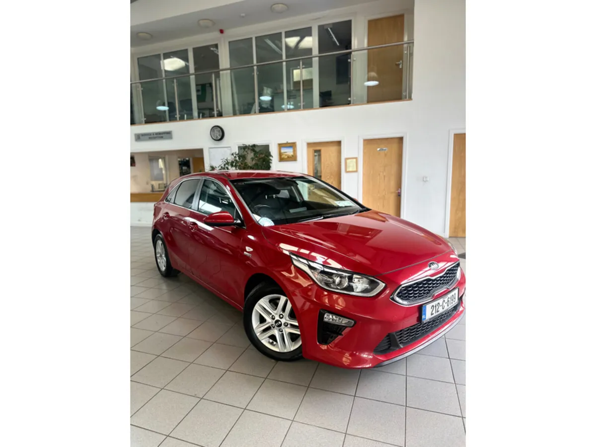 Kia Ceed Hatchback, Petrol, 2021, Red