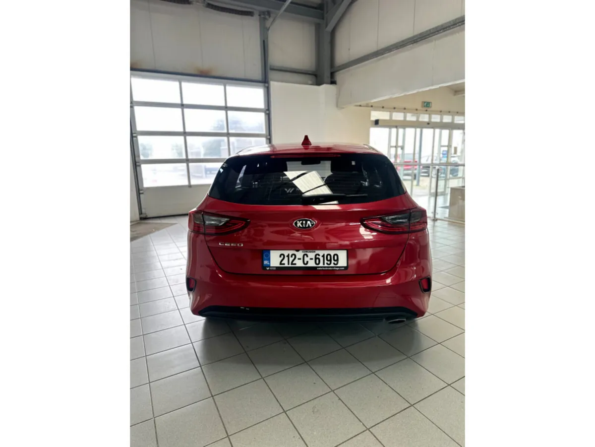 Kia Ceed Hatchback, Petrol, 2021, Red