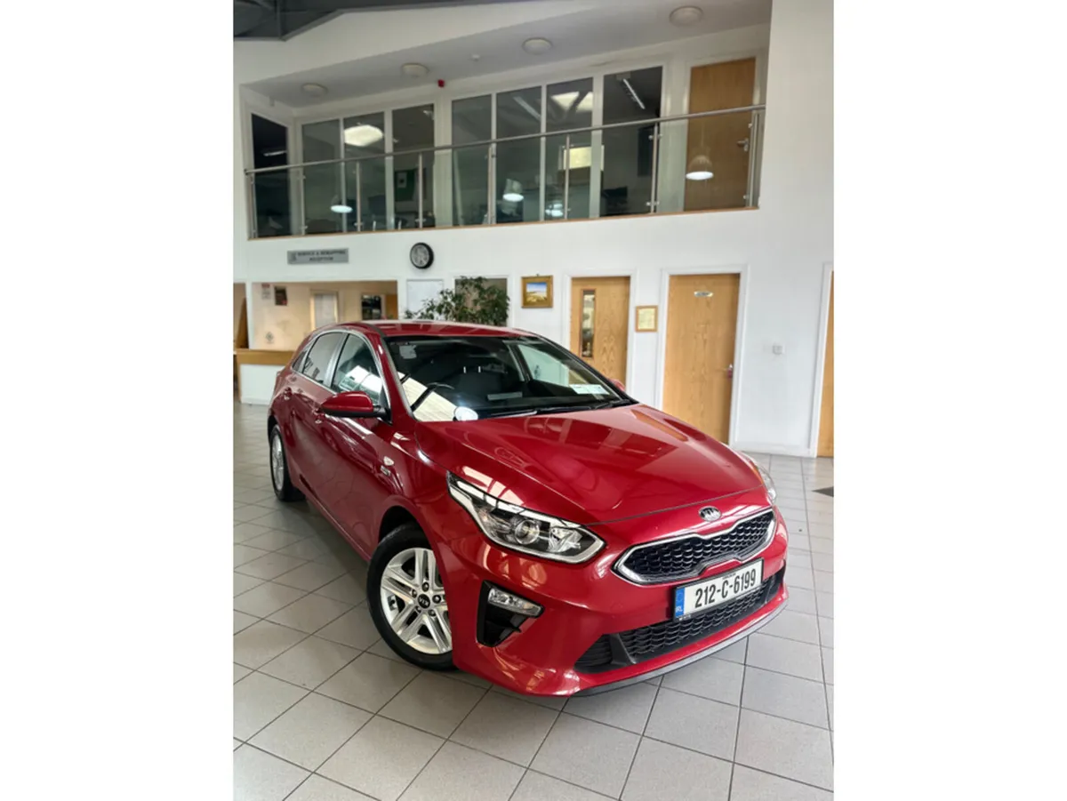 Kia Ceed Hatchback, Petrol, 2021, Red