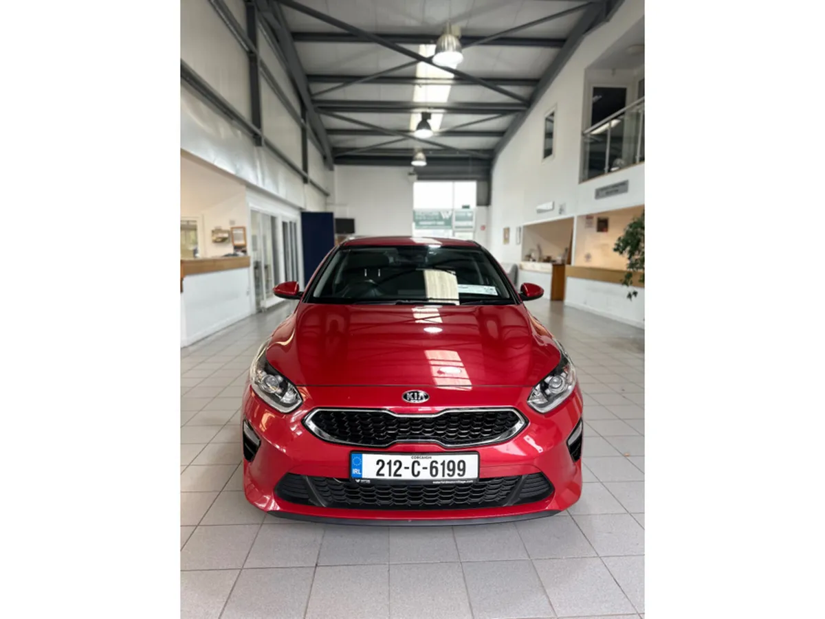 Kia Ceed Hatchback, Petrol, 2021, Red