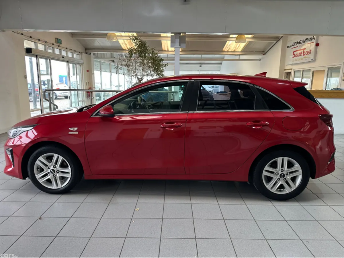 Kia Ceed Hatchback, Petrol, 2021, Red