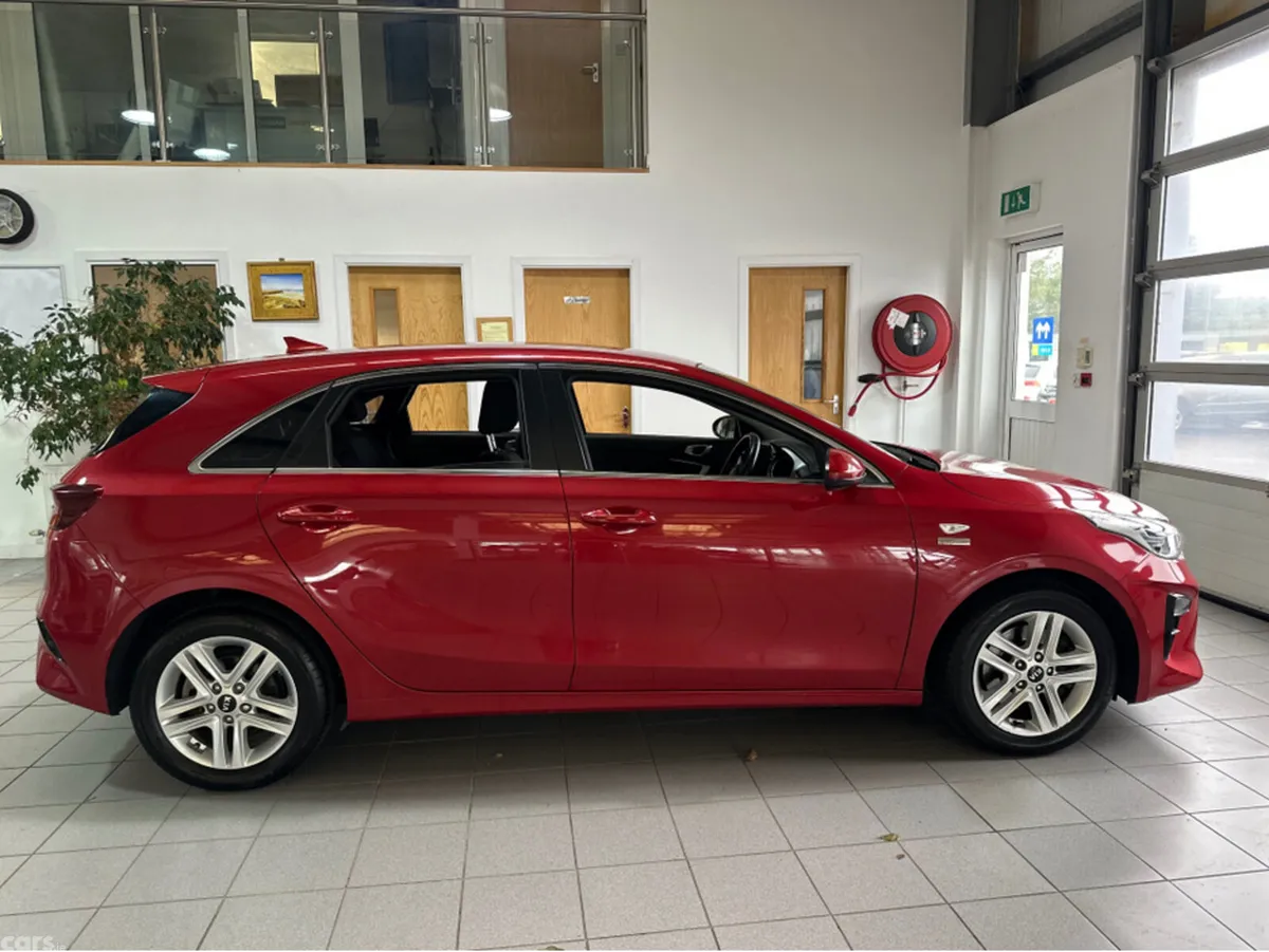 Kia Ceed Hatchback, Petrol, 2021, Red
