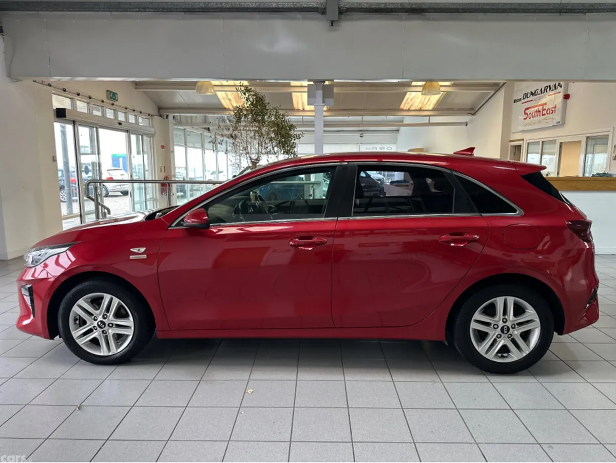 Kia Ceed Hatchback, Petrol, 2021, Red