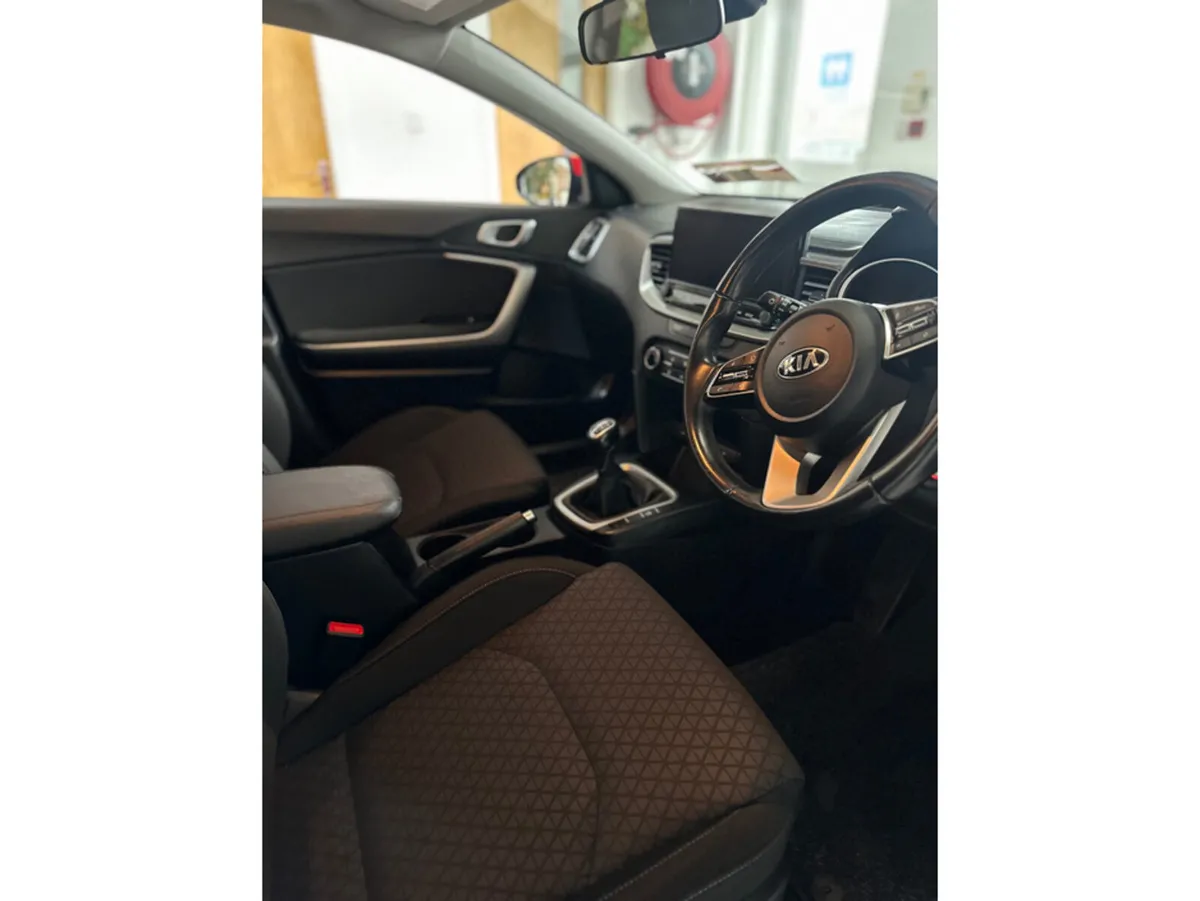 Kia Ceed Hatchback, Petrol, 2021, Red