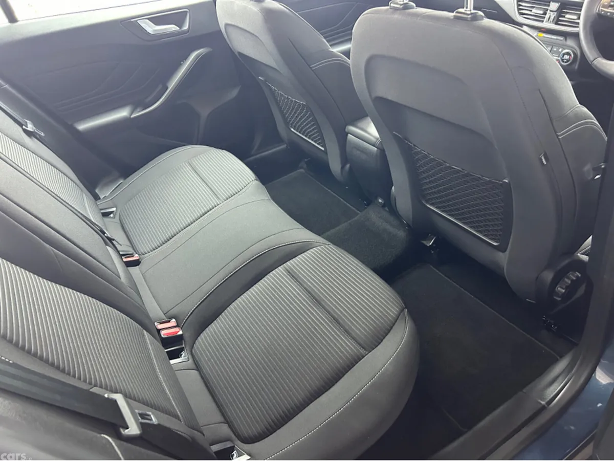 Ford Focus Hatchback, Petrol, 2021, Blue