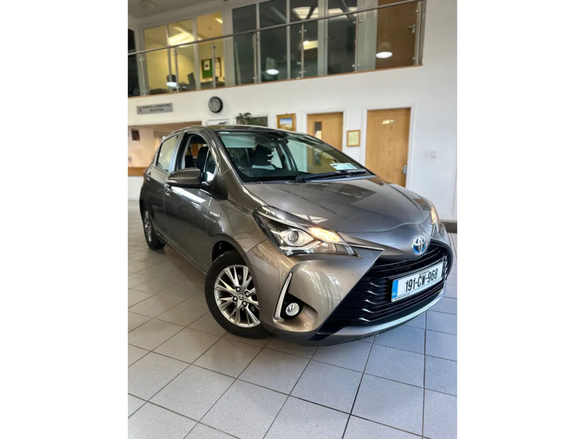 Toyota Yaris Hatchback, Petrol Hybrid, 2019, Grey
